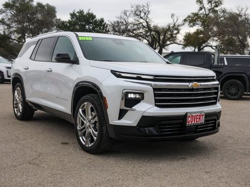 Used 2025 Chevrolet Traverse High Country image 6