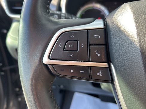 Used 2023 Toyota Highlander XLE image 8