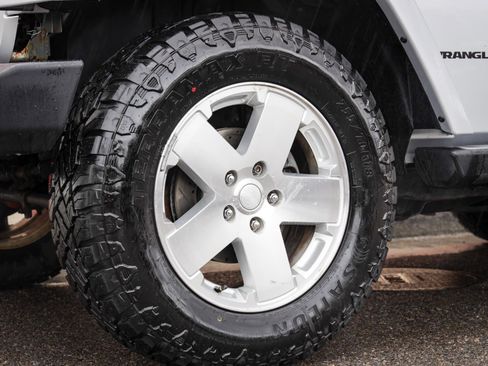 Used 2010 Jeep Wrangler Sahara image 10