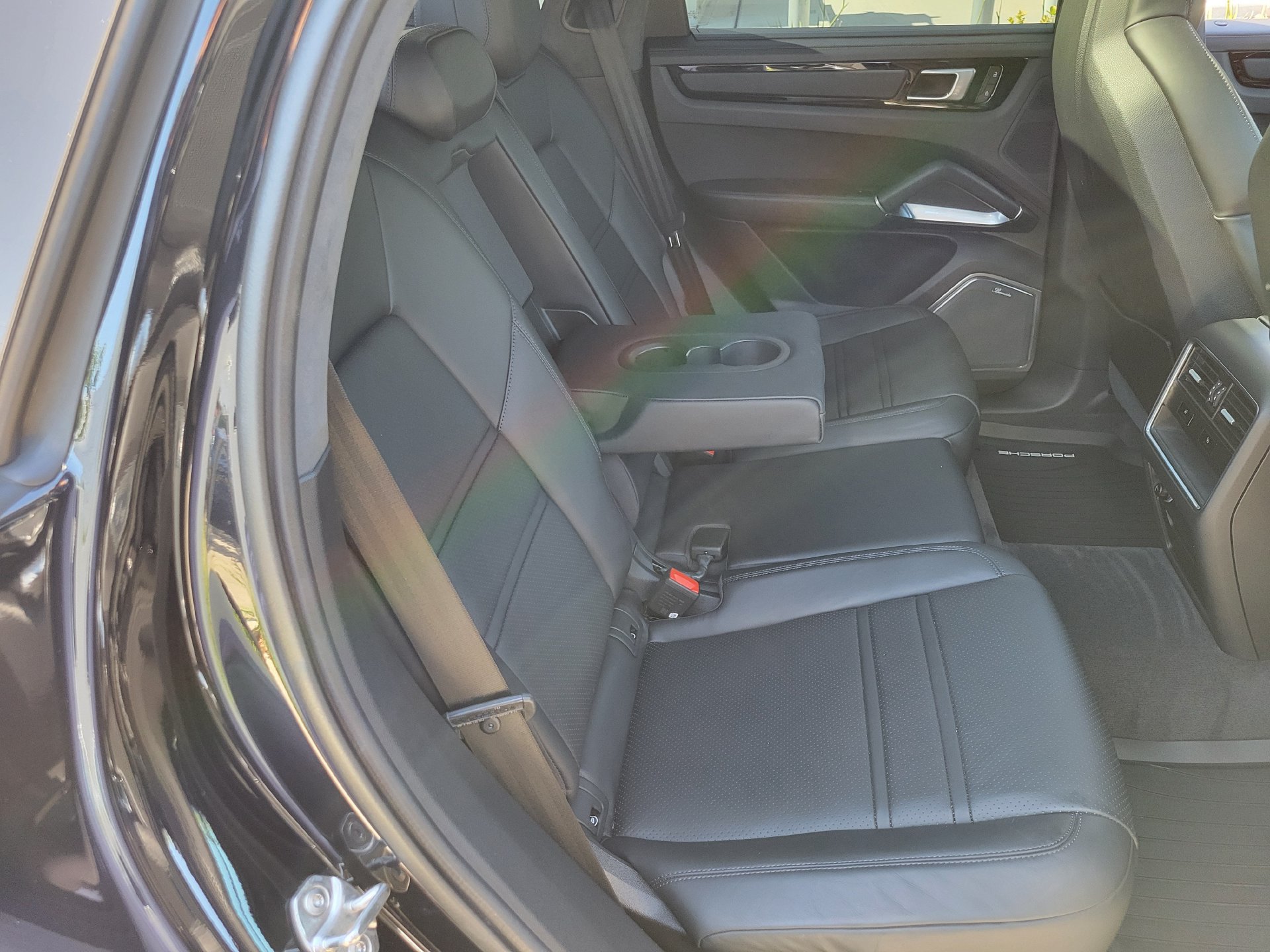 Certified 2022 Porsche Cayenne Turbo AWD/4WD image 31
