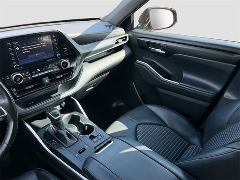 Used 2022 Toyota Highlander XSE image 24