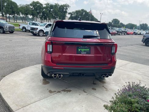 Used 2025 Ford Explorer ST image 4
