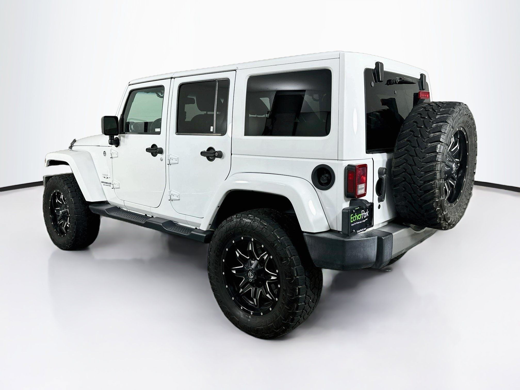 Used 2017 Jeep Wrangler Unlimited Sahara w/ Connectivity Group AWD/4WD image 5