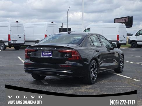 Used 2025 Volvo S60 B5 Core AWD/4WD image 5