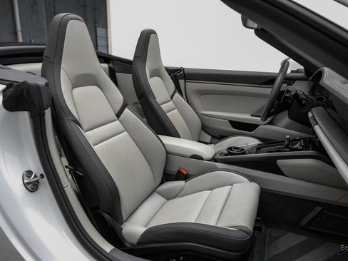 Used 2025 Porsche 911 Carrera RWD image 55