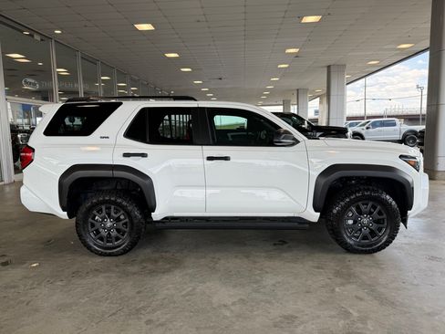 Used 2025 Toyota 4Runner SR5 AWD/4WD image 8