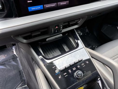 Certified 2024 Porsche Cayenne image 32