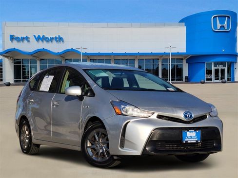 Used 2016 Toyota Prius V Two image 1