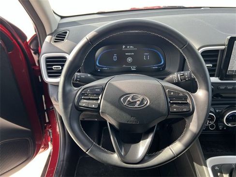 Used 2023 Hyundai Venue Limited image 20