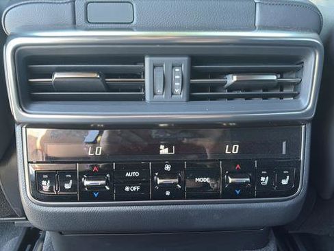 Used 2024 Lexus LX 600 4WD w/ Luxury Package image 29