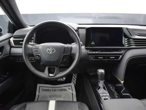 Used 2025 Toyota Camry SE w/ Convenience Package image 14