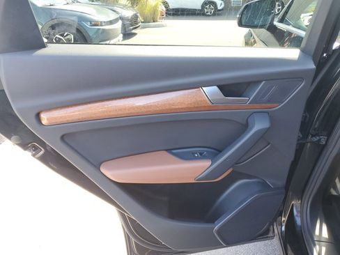 Used 2021 Audi Q5 2.0T Premium w/ Convenience Package image 10