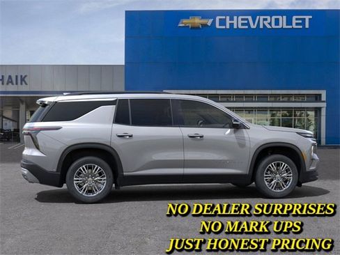 New 2025 Chevrolet Traverse LT w/ Enhanced Driving Package image 5