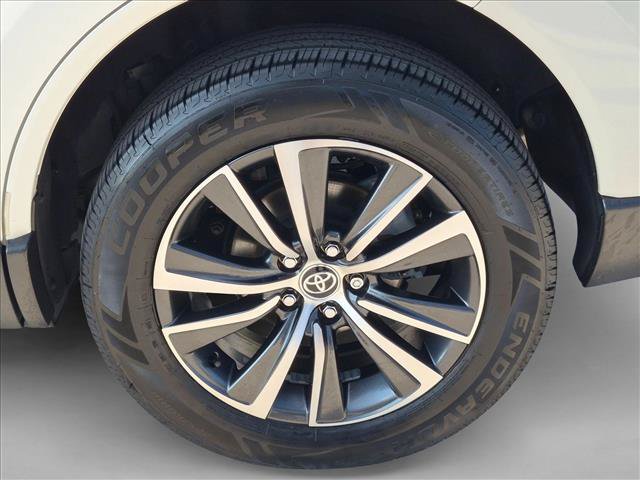 Used 2021 Toyota Venza LE AWD/4WD image 22
