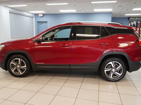 Used 2021 GMC Terrain SLT FWD image 2