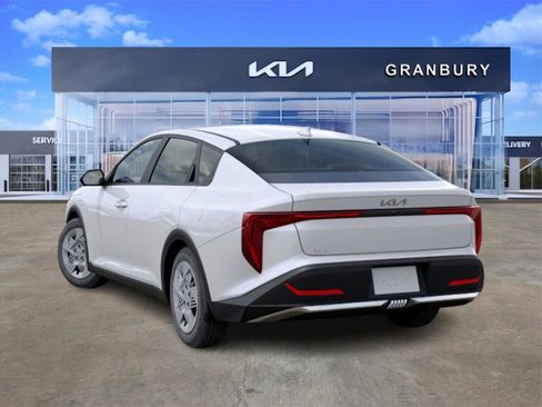 New 2025 Kia K4 LX image 5