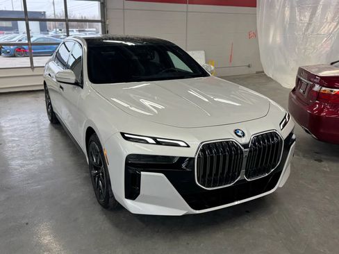 Used 2024 BMW 740i image 5