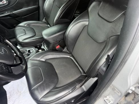 Used 2021 Jeep Cherokee Latitude Plus AWD/4WD image 14