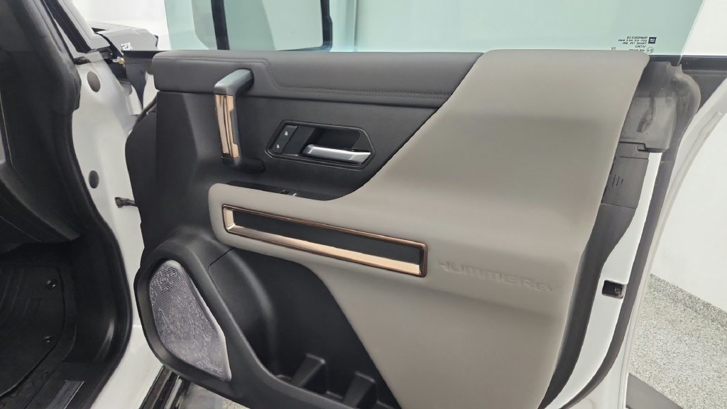 Used 2025 GMC Hummer EV 2X w/ LPO, Sport Package AWD/4WD image 29