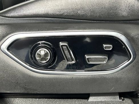 Used 2023 Jeep Grand Cherokee Overland w/ Luxury Tech Group IV AWD/4WD image 11