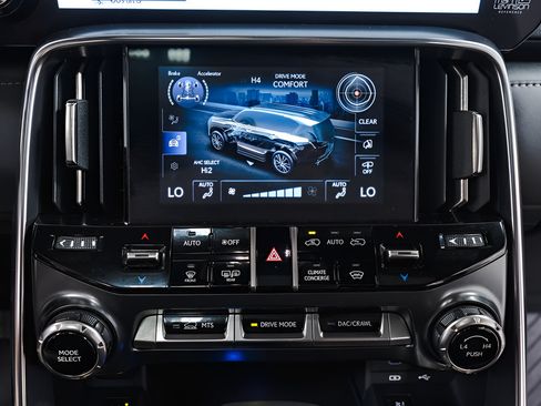 Used 2025 Lexus LX 600 4WD w/ Appearance Package image 15
