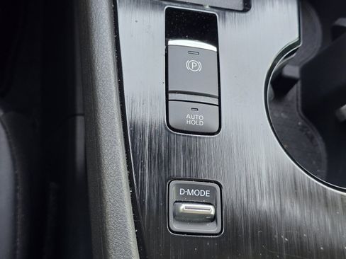 Used 2021 Nissan Rogue SV w/ Premium Package image 21