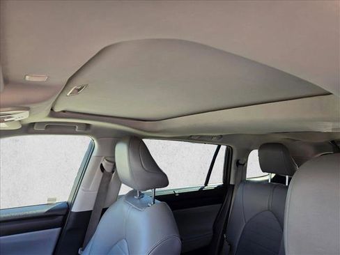 Used 2021 Toyota Highlander XLE FWD image 14