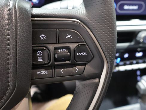 Used 2025 Toyota 4Runner Limited AWD/4WD image 37
