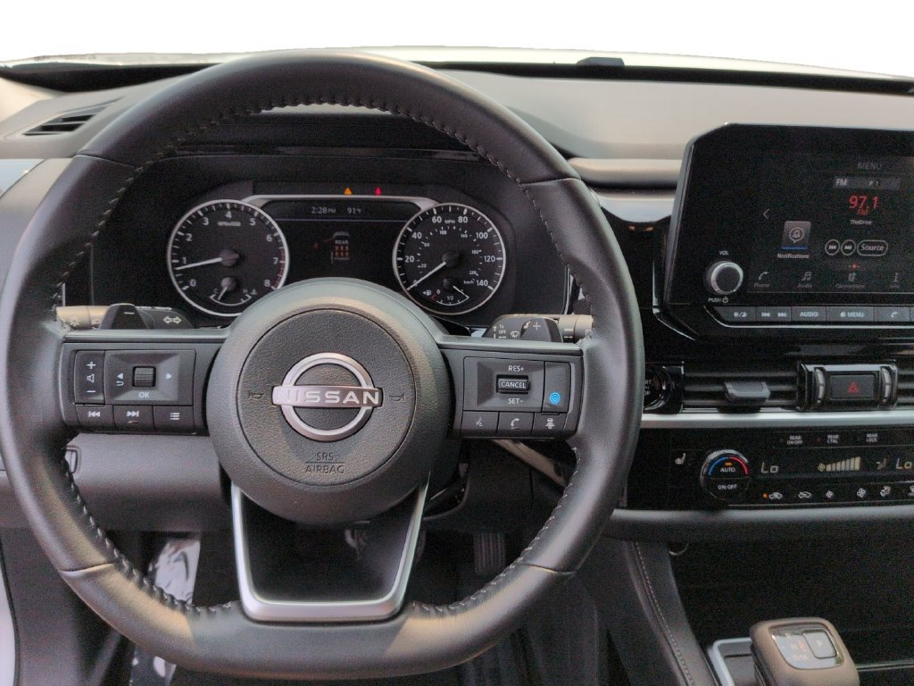 Used 2025 Nissan Pathfinder SV FWD image 14