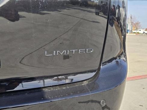New 2026 Chrysler Pacifica Limited w/ S Appearance Package FWD image 4