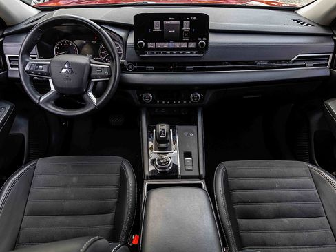 Used 2024 Mitsubishi Outlander AWD image 21