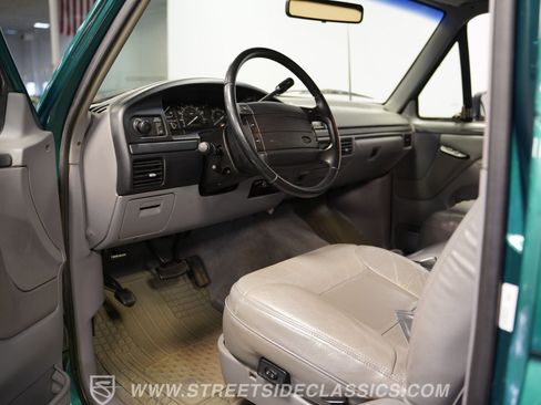 Used 1996 Ford Bronco XLT image 4