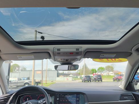 Used 2019 Volkswagen Jetta SEL Premium FWD image 19