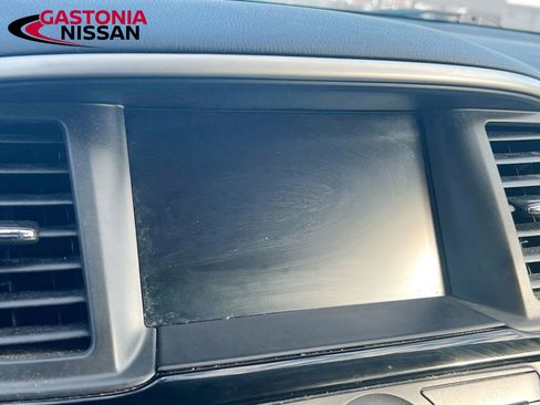 Used 2020 Nissan Pathfinder S image 17