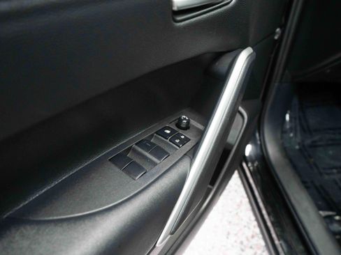 Used 2023 Toyota Corolla Cross XLE image 7