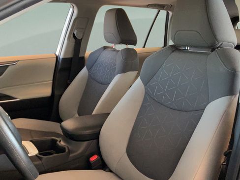 Certified 2025 Toyota RAV4 XLE w/ Convenience Package FWD image 27