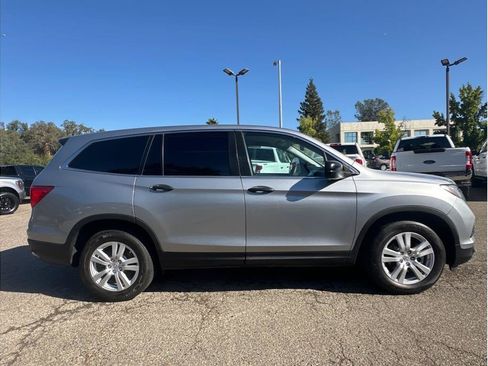 Used 2017 Honda Pilot LX image 9