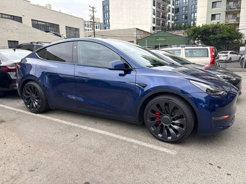 Used 2023 Tesla Model Y Performance AWD/4WD image 2