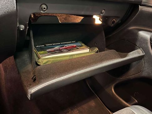 Used 2022 Jeep Grand Cherokee Laredo X image 28