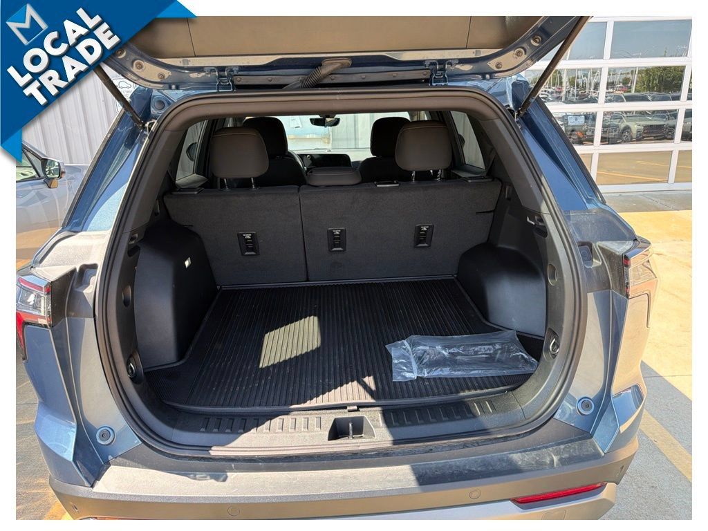 Used 2026 Chevrolet Equinox LT w/ Safety and Technology Package FWD image 14