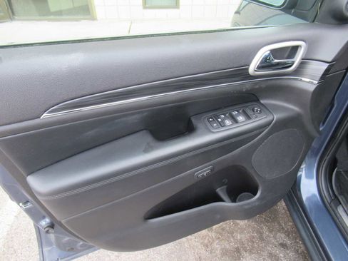 Used 2020 Jeep Grand Cherokee Limited w/ Luxury Group II AWD/4WD image 16