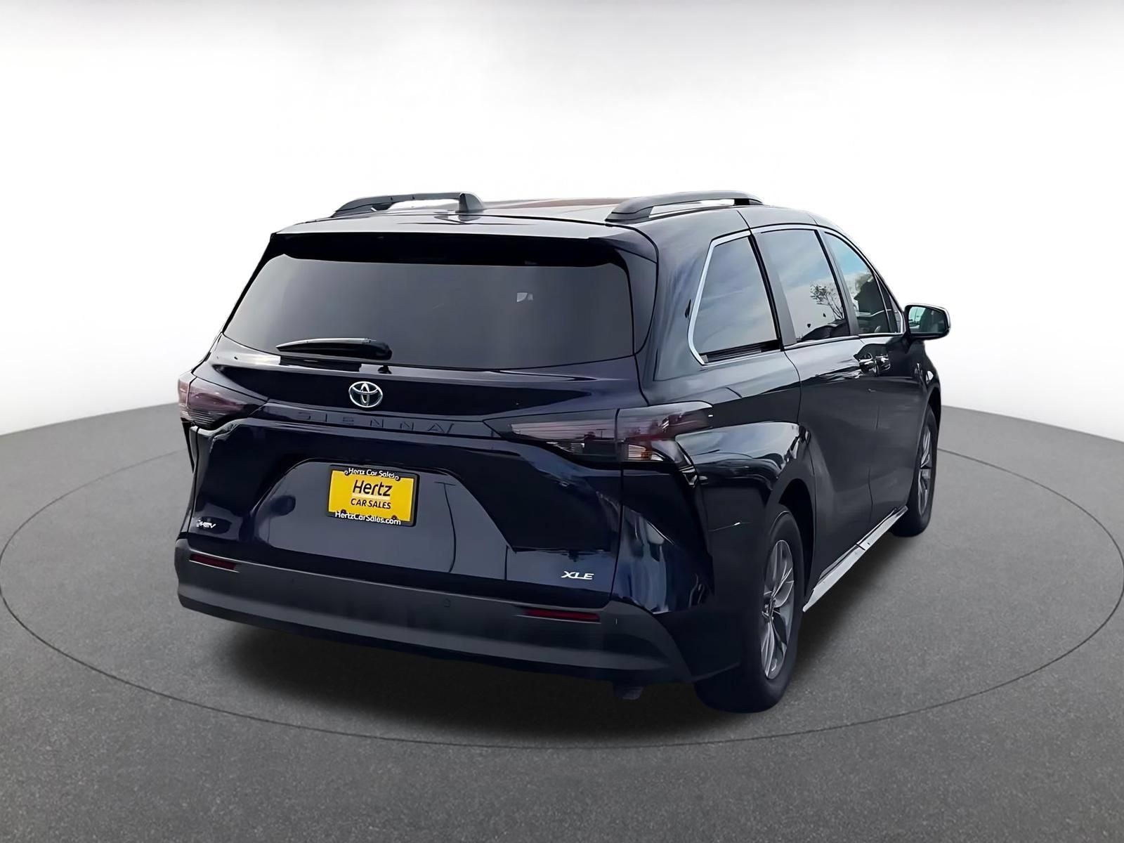 Used 2025 Toyota Sienna XLE FWD image 13