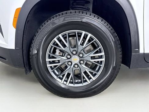 Used 2024 Chevrolet Traverse LT FWD image 32