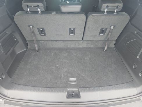 Used 2026 Chevrolet Traverse LT FWD image 16