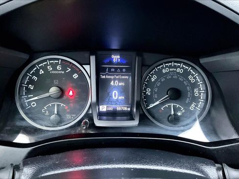 Certified 2022 Toyota Tacoma TRD Off-Road image 25