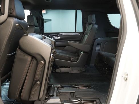 Used 2022 Chevrolet Suburban RST w/ Luxury Package AWD/4WD image 30