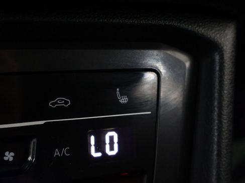 Used 2024 Volkswagen Tiguan SE R-Line FWD image 51