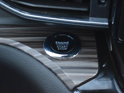 Used 2023 Ford Explorer Limited image 9