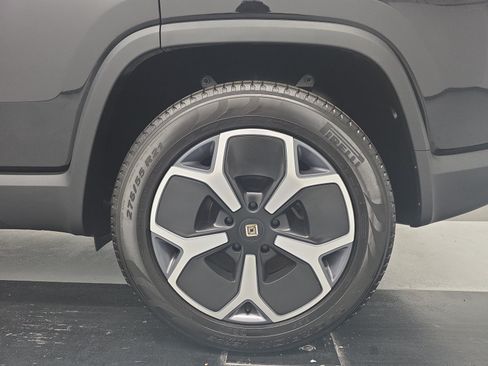 Used 2024 Rivian R1S Adventure AWD/4WD image 10