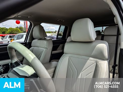 Used 2025 Hyundai Santa Fe SEL FWD image 9